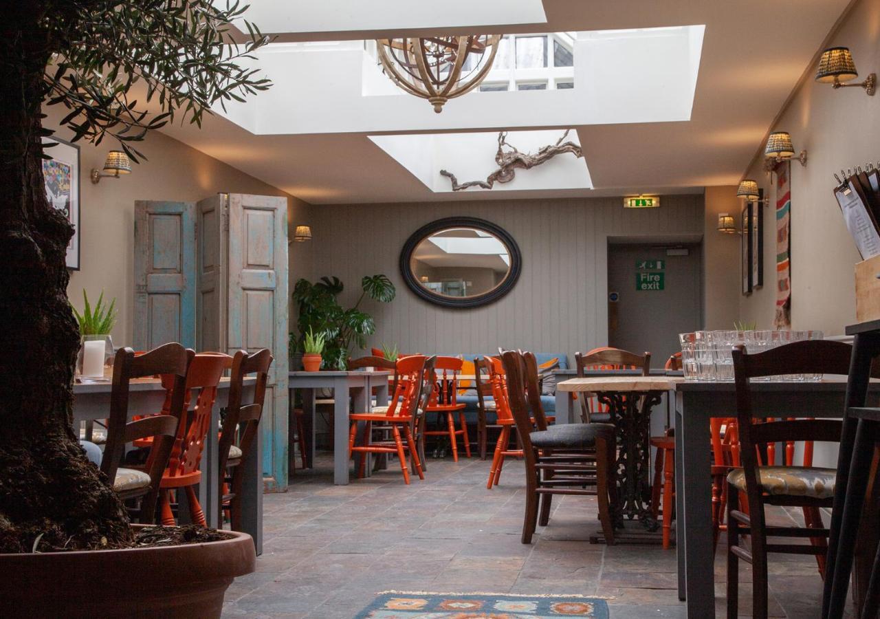 The Kings Arms Hotel Malmesbury Buitenkant foto